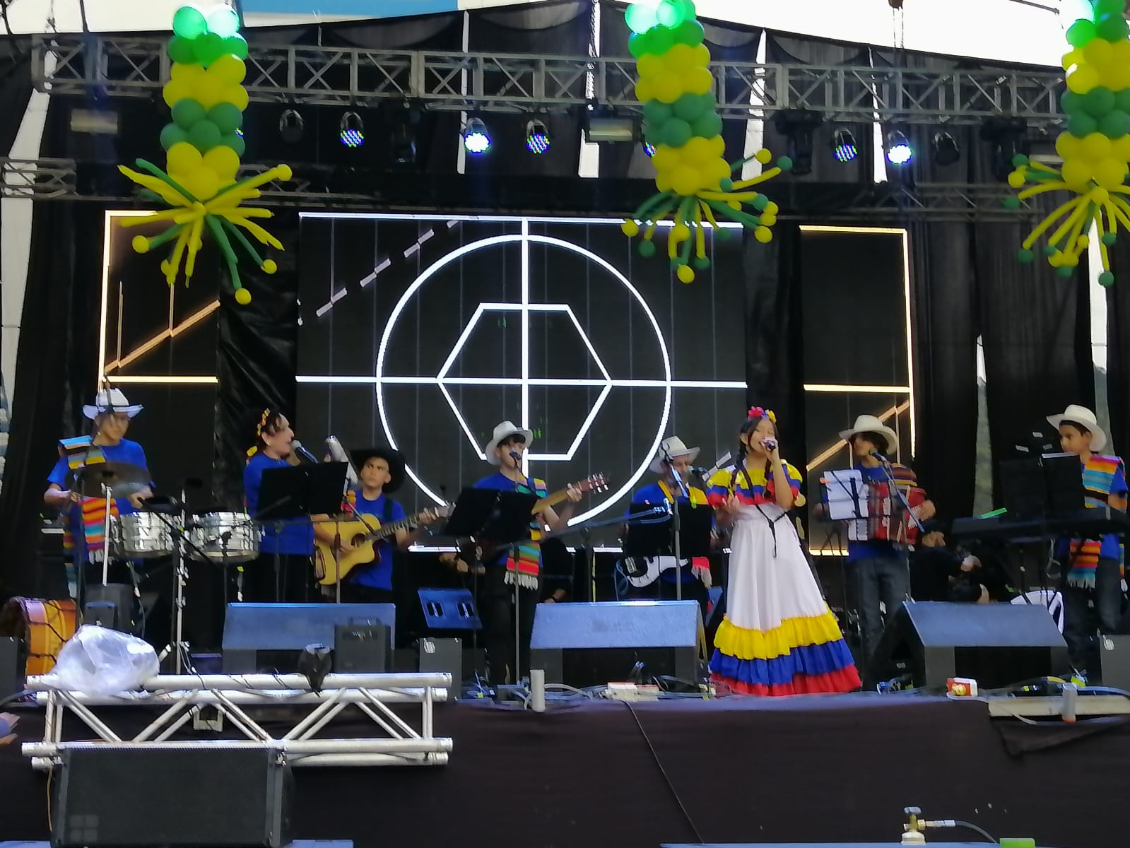 GRUPO_MUSICAL_100_AÑOS_TRUJILLO.jpg